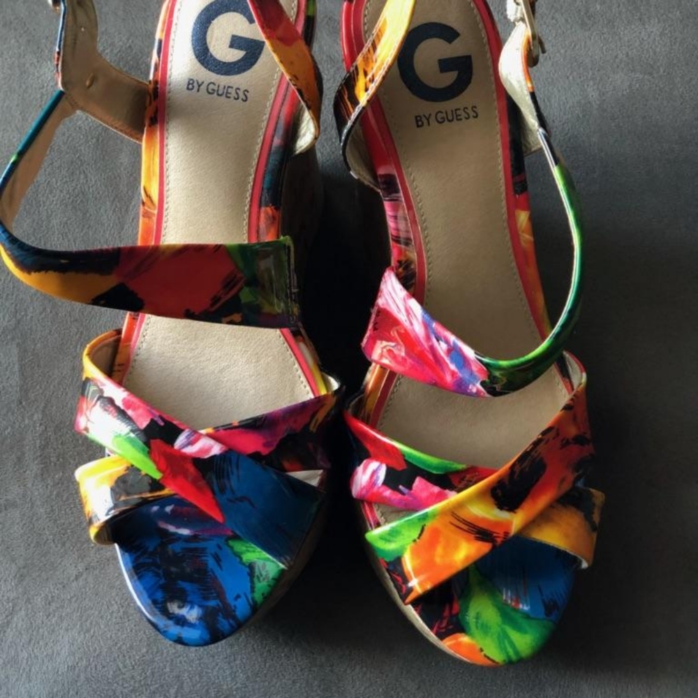 Guess wedges